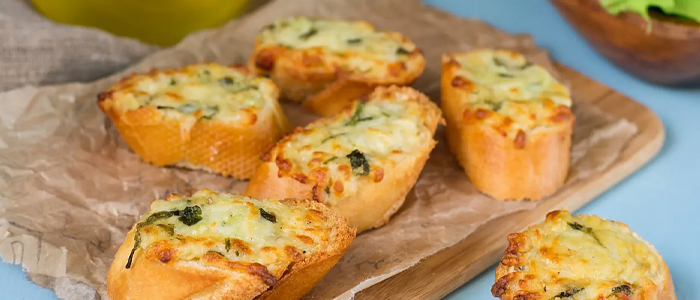 Garlic Bread With Cheese & One Topping 
